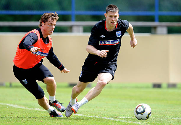 一个展现自 一个展现自